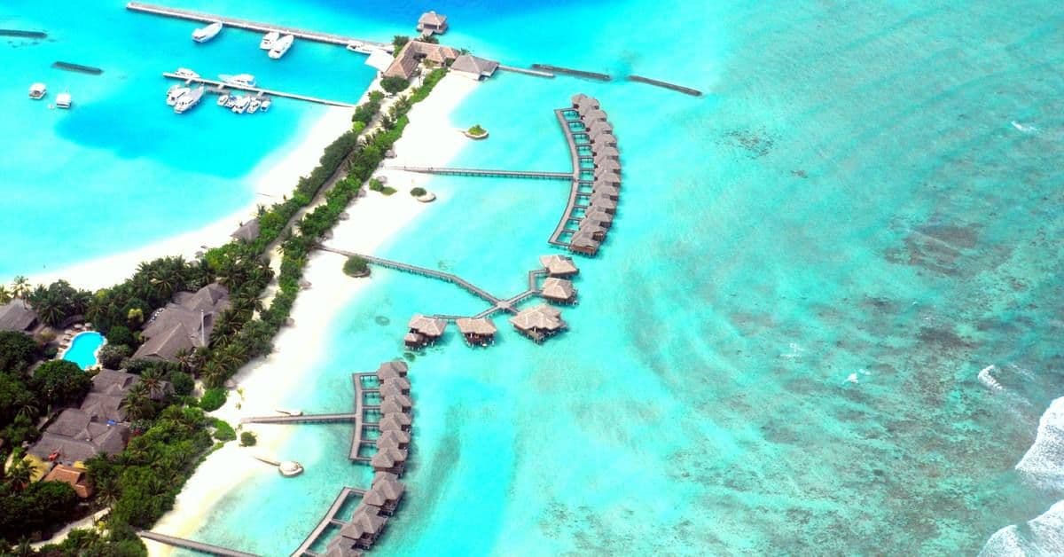 7 Rekomendasi Honeymoon Luar Negeri: Maldives hingga Santorini