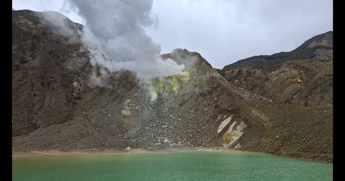Gas Beracun Papandayan Masih Tinggi, Jalur Kawah Dibatasi