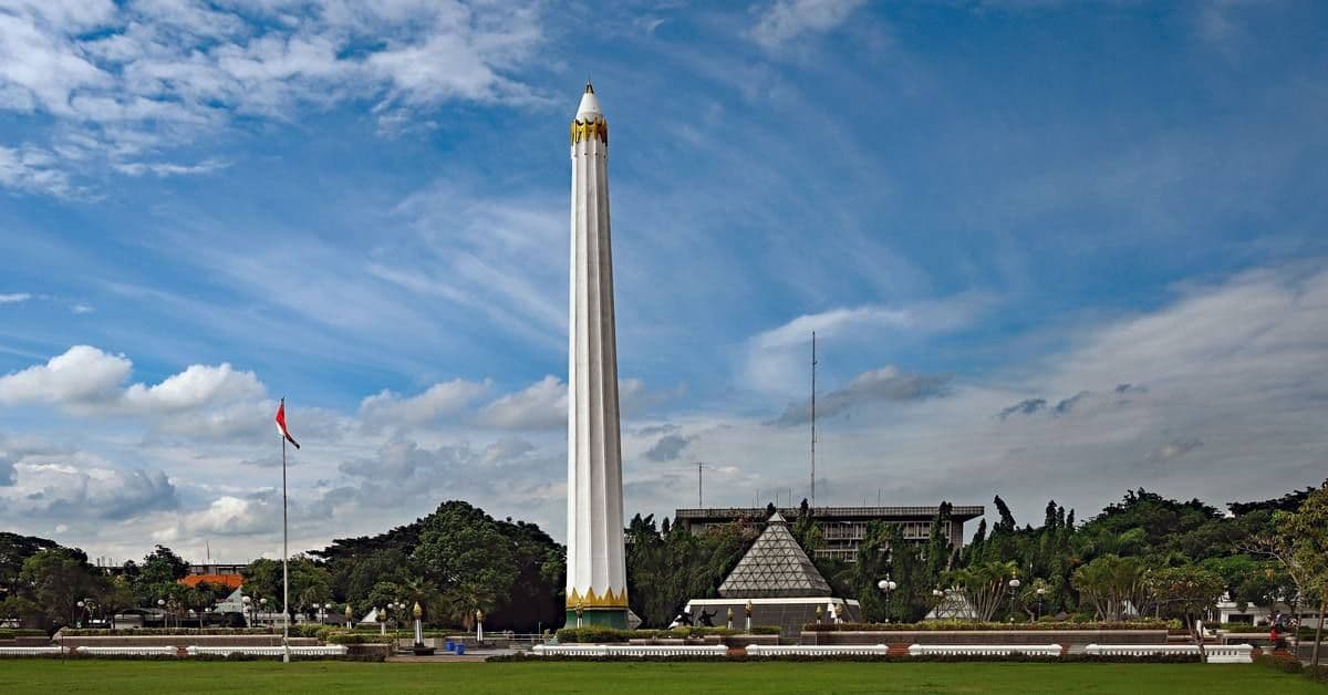 Transfer Bandara Juanda ke Surabaya: DAMRI, Taksi, Travel